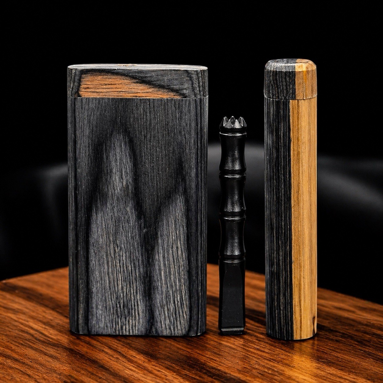 4” Black & White Wooden Dugout w/ Sharp Black Metal One Hitter Pipe 4” Black & White Wooden Dugout w/ Sharp Black Metal One Hitter Pipe