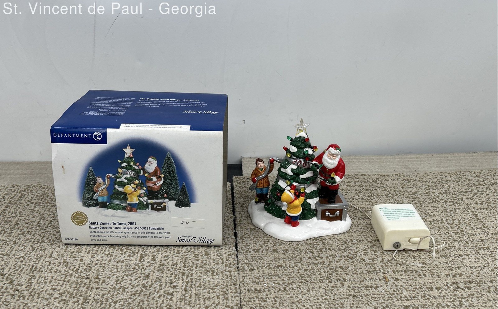 “Santa Comes To Town”2001 Lighted Department 56 The Original Snow Village VGC “Santa Comes To Town”2001 Lighted Department 56 The Original Snow Village VGC