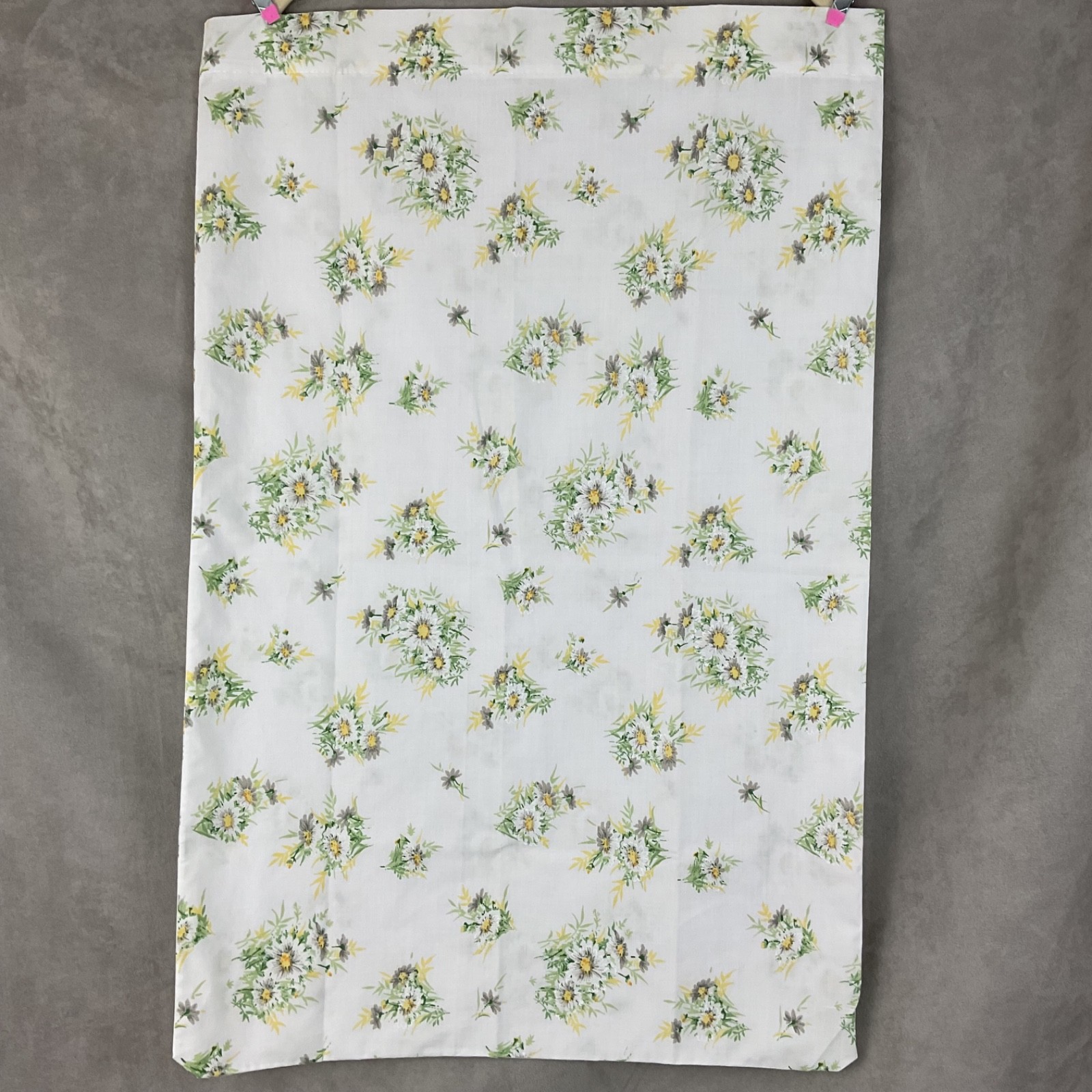 Vintage daisy floral pillowcase set of 2 very clean Vintage daisy floral pillowcase set of 2 very clean