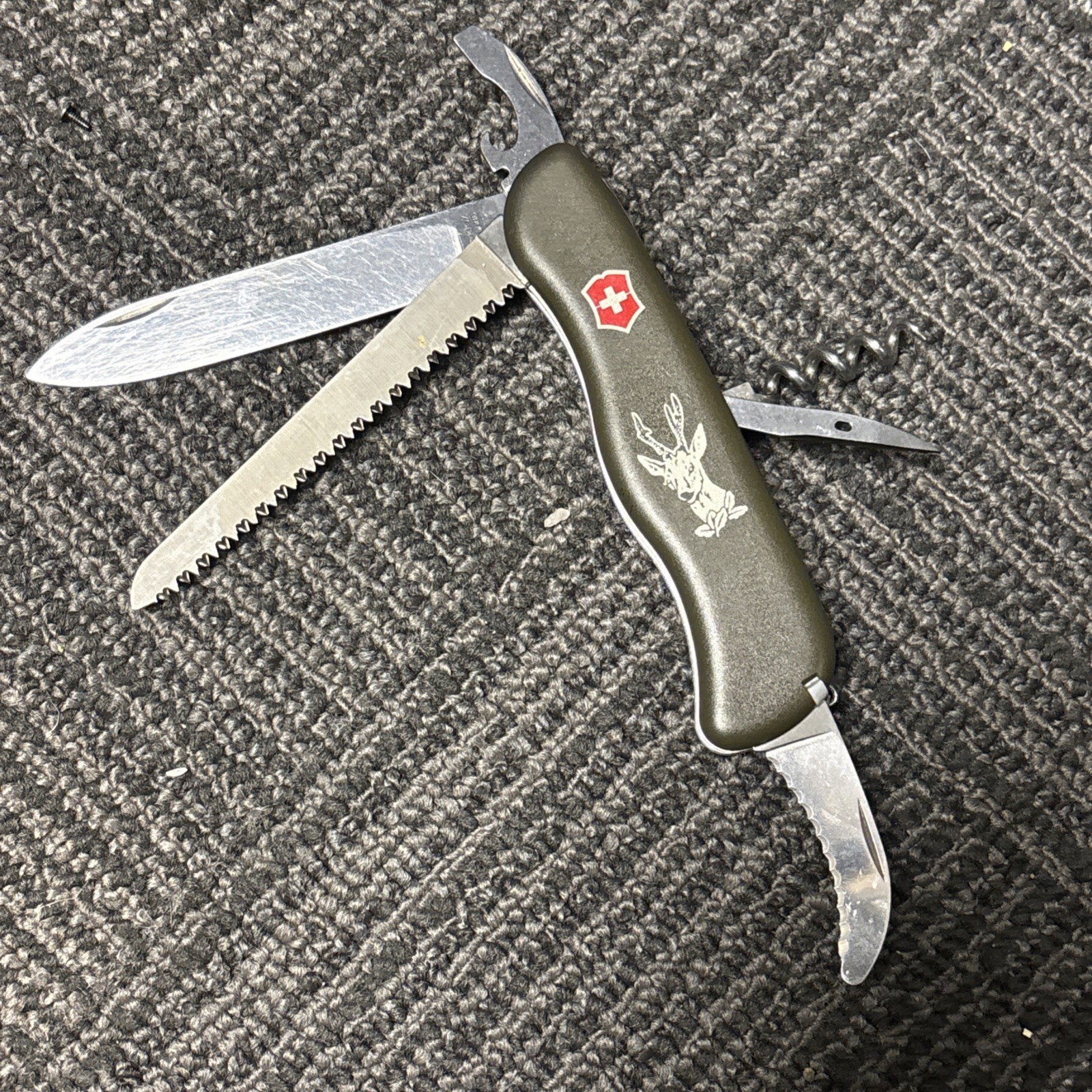 Victorinox Hunter Swiss Army Knife Olive Victorinox Hunter Swiss Army Knife Olive