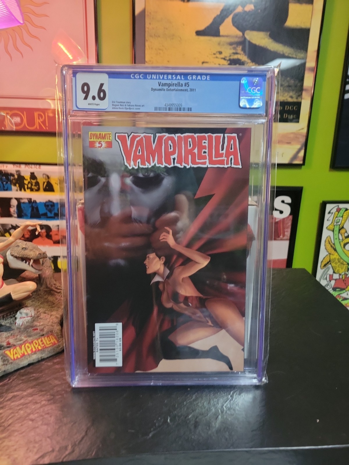 Vampirella #5 Fabiano Neves Cover (Dynamite Entertainment 2011) CGC 9.6... Vampirella #5 Fabiano Neves Cover (Dynamite Entertainment 2011) CGC 9.6...