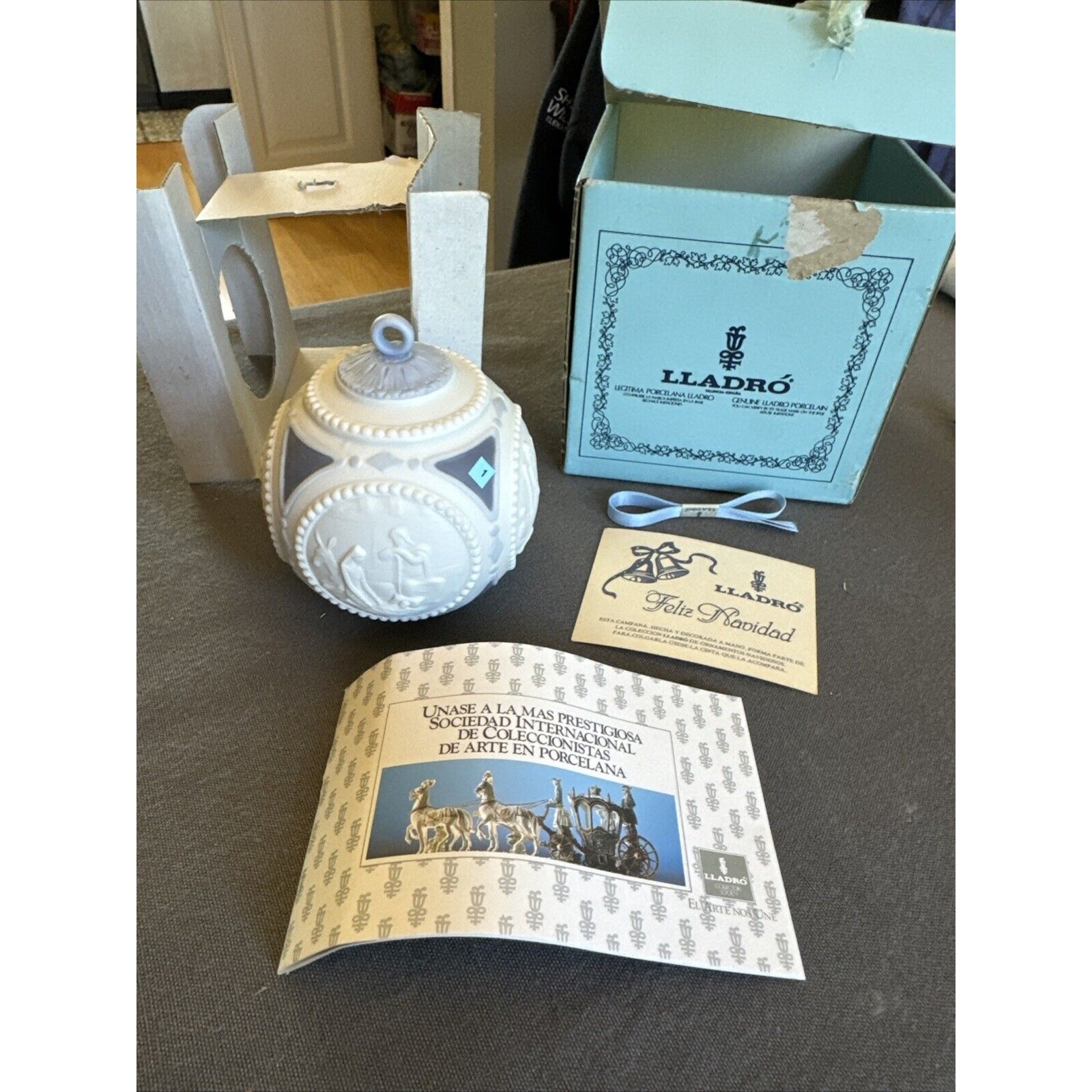 NOS 1988 Lladro Bola Navidad Porcelain Christmas Ornament Blue White 1603 w/box NOS 1988 Lladro Bola Navidad Porcelain Christmas Ornament Blue White 1603 w/box