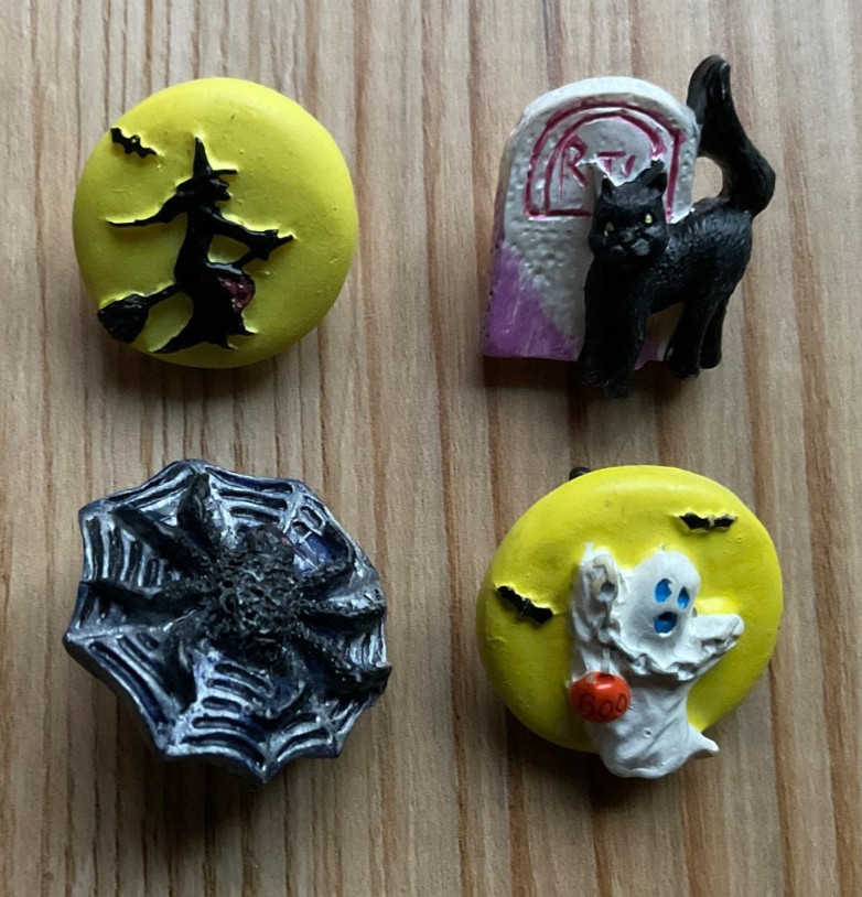 4 Vtg Hand Painted Halloween Buttons - Cat Spider in Web Witch Ghost - Lot 4 Vtg Hand Painted Halloween Buttons - Cat Spider in Web Witch Ghost - Lot