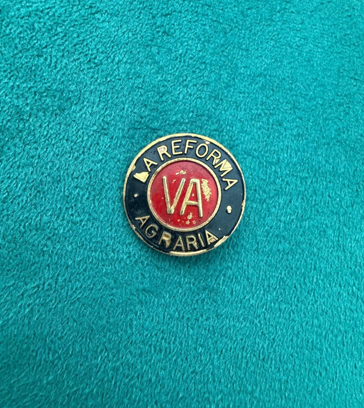 CUBA VINTAGE LA REFORMA AGRARIA CUBAN REVOLUTION LAND REFORM ENAMEL PIN CUBA VINTAGE LA REFORMA AGRARIA CUBAN REVOLUTION LAND REFORM ENAMEL PIN