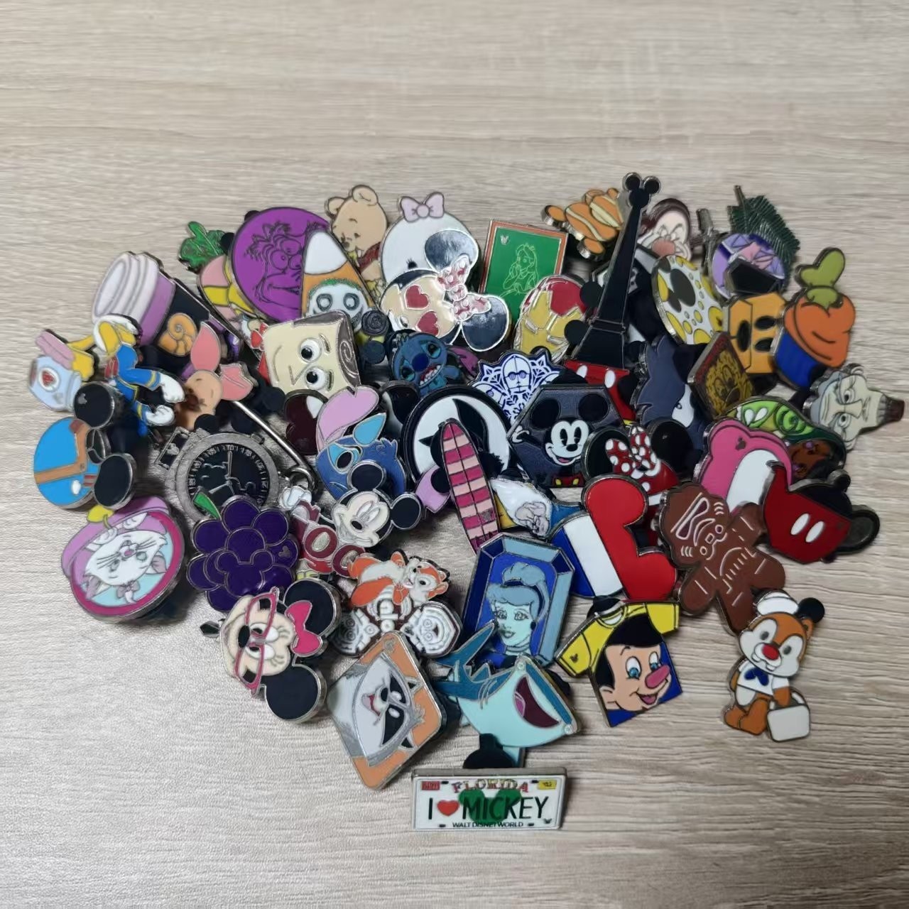 DISNEY PIN TRADING LOT 20, NO DUPLICATES, All Unique/Different DISNEY PIN TRADING LOT 20, NO DUPLICATES, All Unique/Different