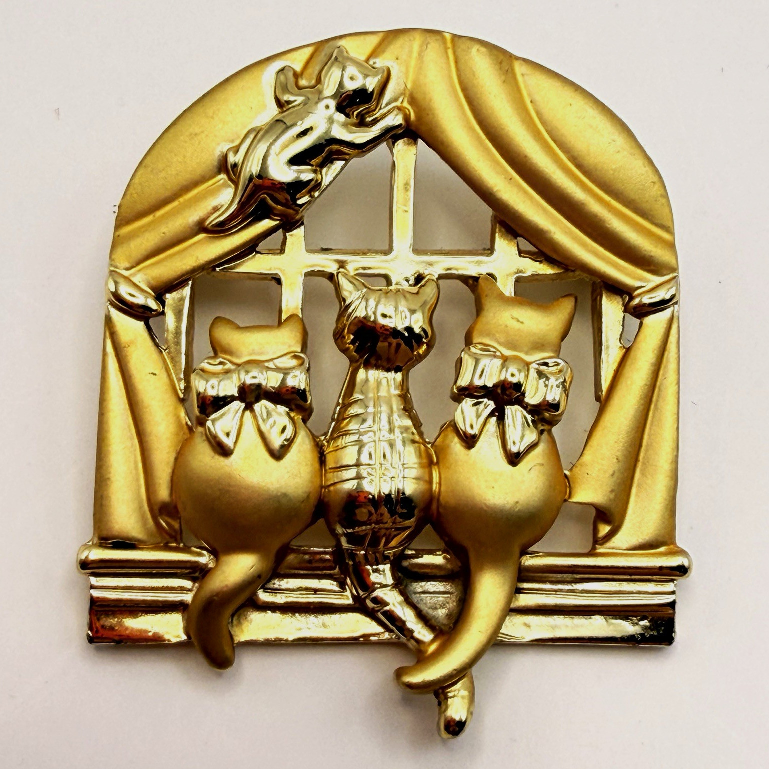 Vintage Signed OAJC Gold Tone 3D Cats Window Scene Brooch Pin Whimsical Figural Vintage Signed OAJC Gold Tone 3D Cats Window Scene Brooch Pin Whimsical Figural