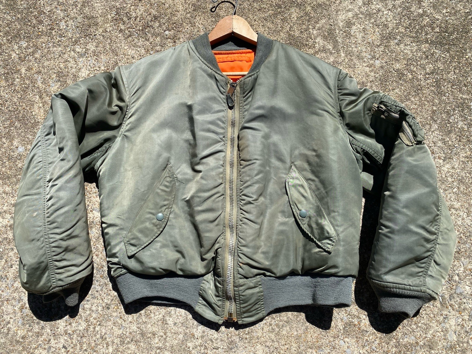 Vintage Vietnam 1972 US Military MA-1 Flight Jacket Alpha Industries Scovill Md Vintage Vietnam 1972 US Military MA-1 Flight Jacket Alpha Industries Scovill Md