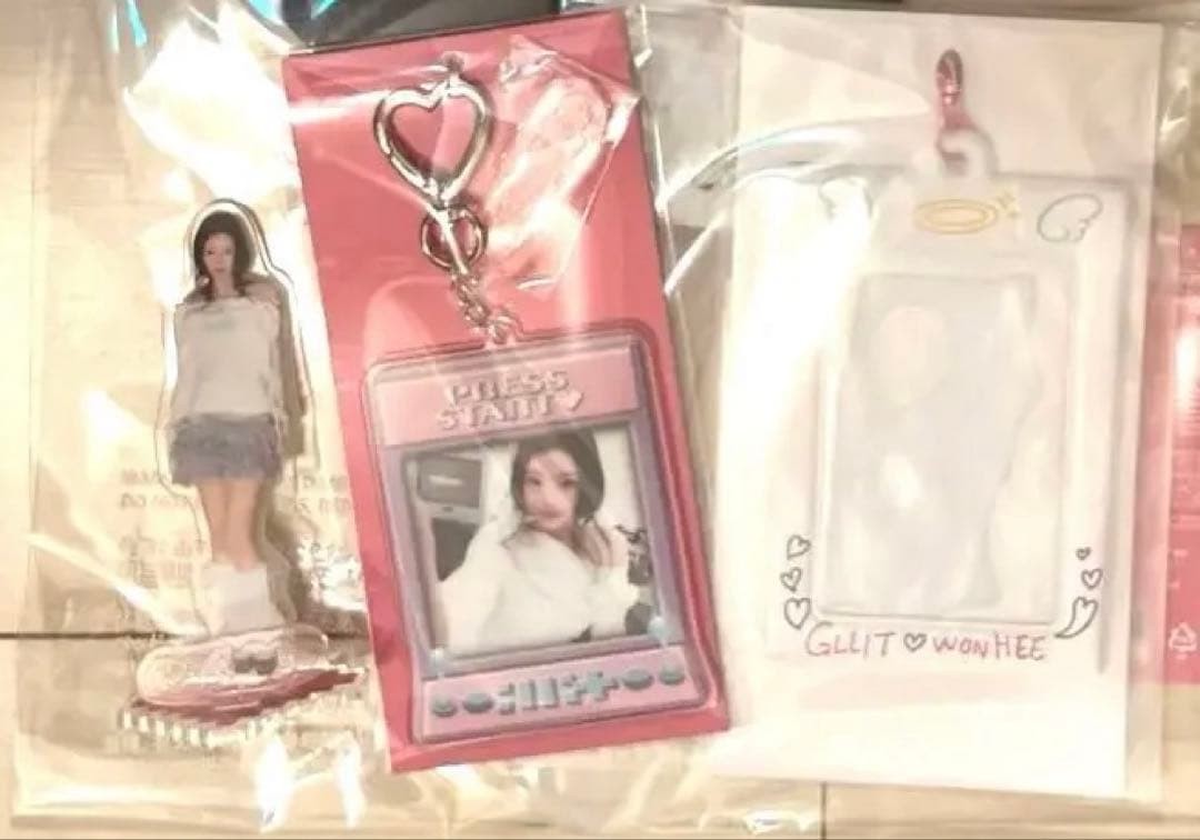 Illit Wonhee Press Start K-POP Idol Acrylic Stand in Japan used Illit Wonhee Press Start K-POP Idol Acrylic Stand in Japan used