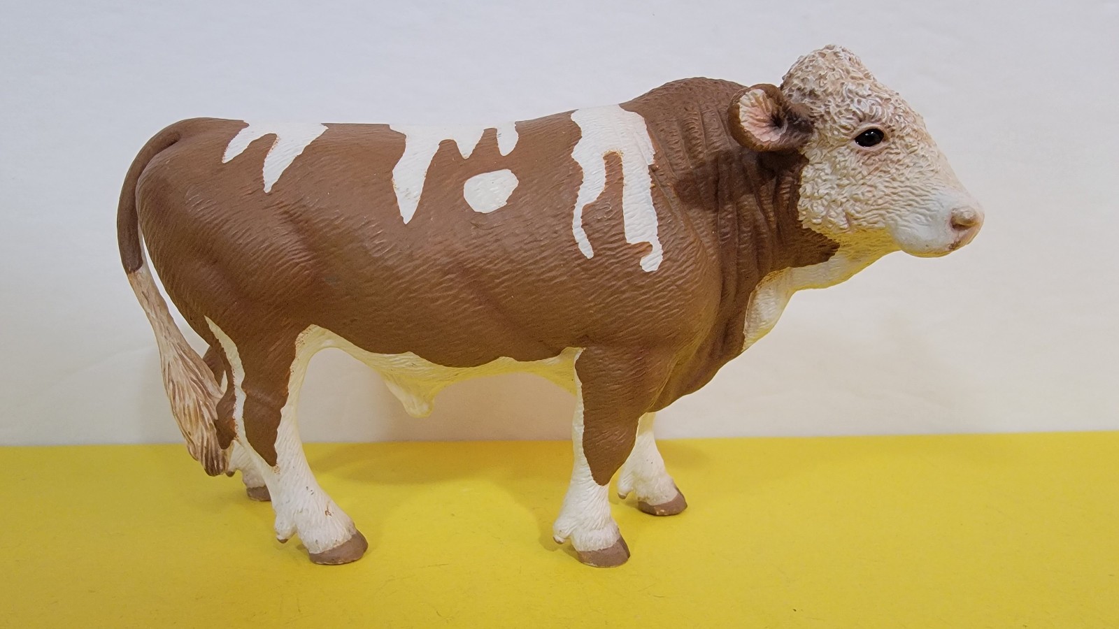 Schleich 13640 Simmental Bull Farm Domestic Animal Figure 2009 2012 RARE RETIRED Schleich 13640 Simmental Bull Farm Domestic Animal Figure 2009 2012 RARE RETIRED