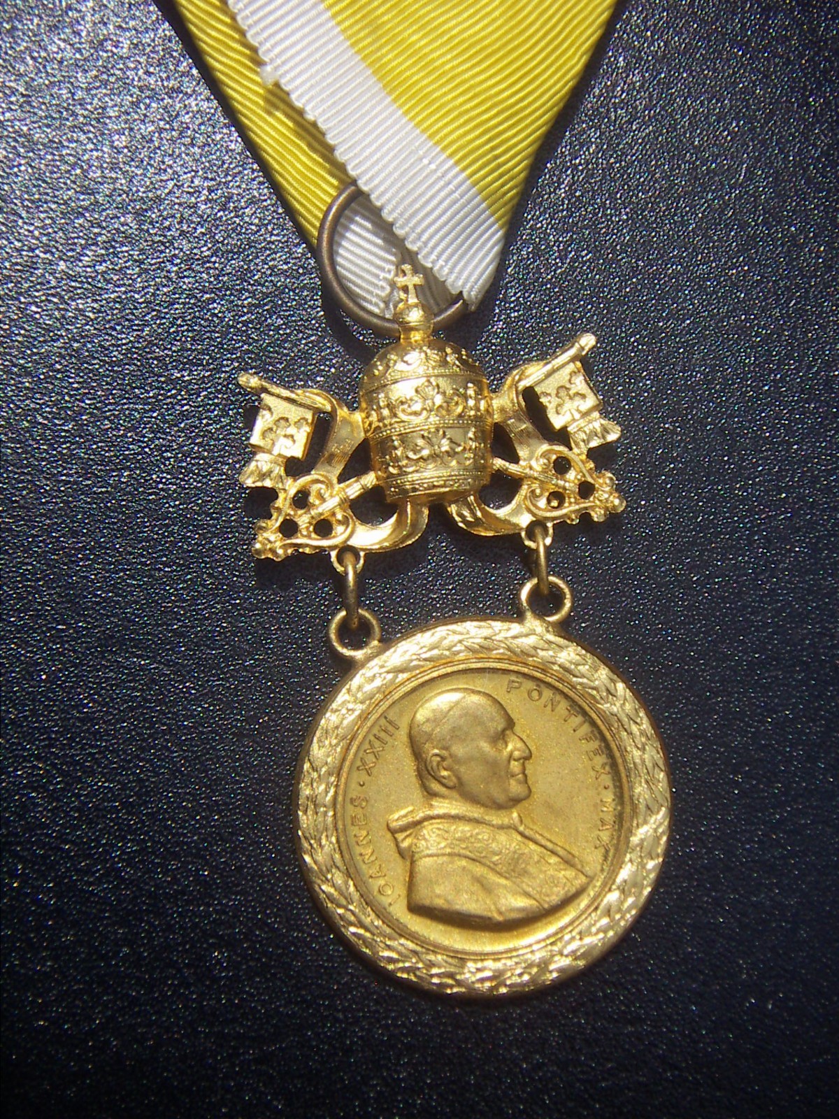 VATICAN ITALY BENE MERENTI BENEMERENTI POPE JOHN XXIII GOLD GILT MEDAL RARE VATICAN ITALY BENE MERENTI BENEMERENTI POPE JOHN XXIII GOLD GILT MEDAL RARE