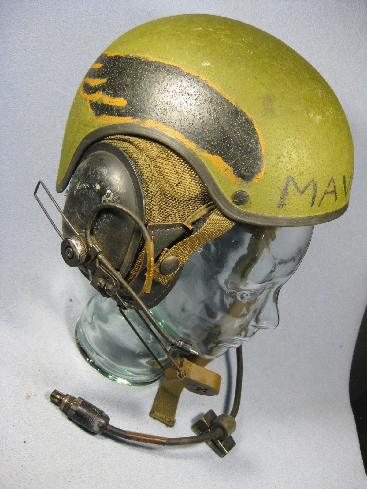 Vintage US. 1970's Gentex DH-132 CVC Combat Vehicle Crew Helmet painted Wings Vintage US. 1970's Gentex DH-132 CVC Combat Vehicle Crew Helmet painted Wings