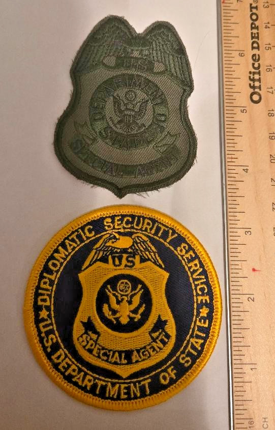 US DEPT OF STATE DIPLOMATIC SECURITY SERVICE POLICE PATCH SET (2) US DEPT OF STATE DIPLOMATIC SECURITY SERVICE POLICE PATCH SET (2)