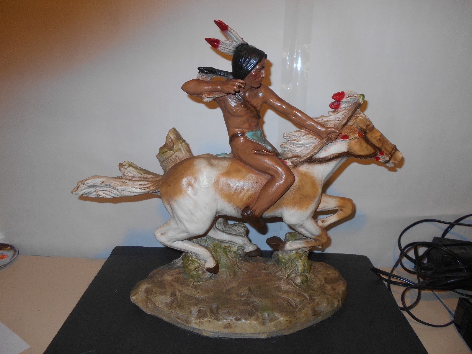 RARE Vintage Universal Statuary Corp Chicago 1981 Indian on Horseback 060