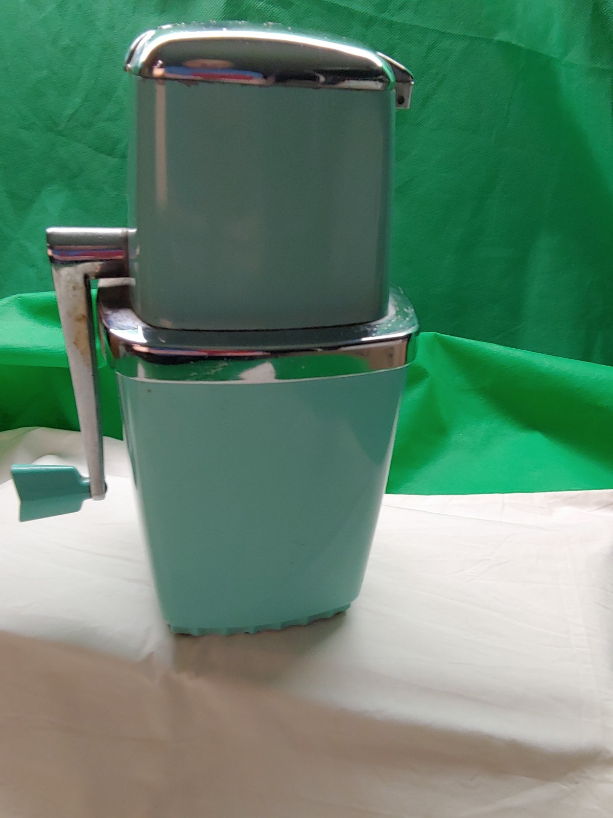 VTG. Mid Century Maid Of Honor Turquoise Blue Retro Countertop Ice Crusher