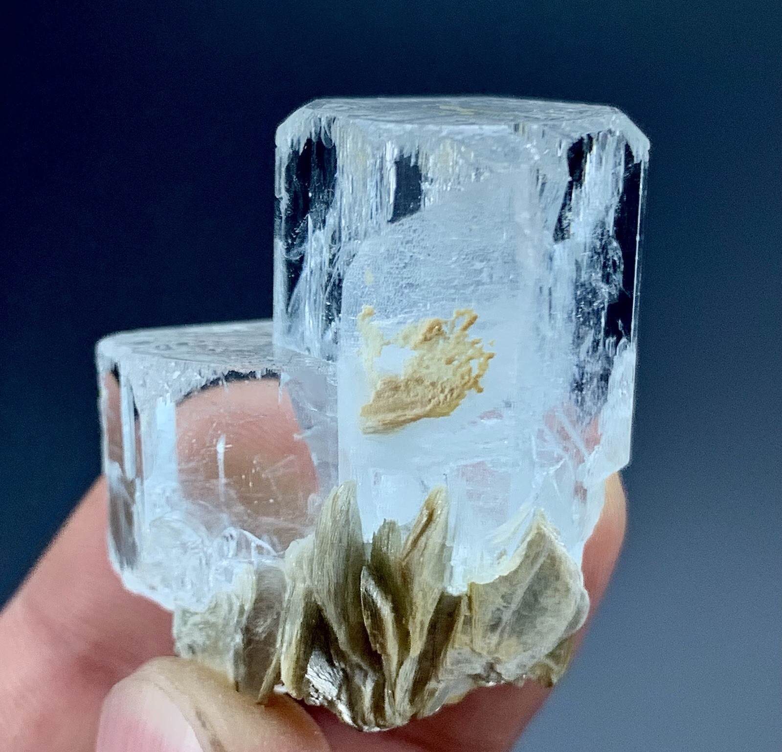 Natural Aquamarine Crystal With Mica/ March Birthstone, Healing Crystal 41 Gram. Natural Aquamarine Crystal With Mica/ March Birthstone, Healing Crystal 41 Gram.
