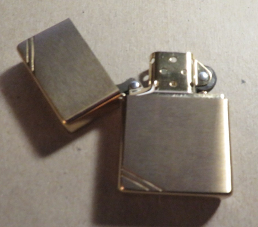 ZIPPO LIGHTER NEW 240 VINTAGE LOOK BRUSHED BRASS w/ SLASHES-BRASS INSERT NO BOX ZIPPO LIGHTER NEW 240 VINTAGE LOOK BRUSHED BRASS w/ SLASHES-BRASS INSERT NO BOX