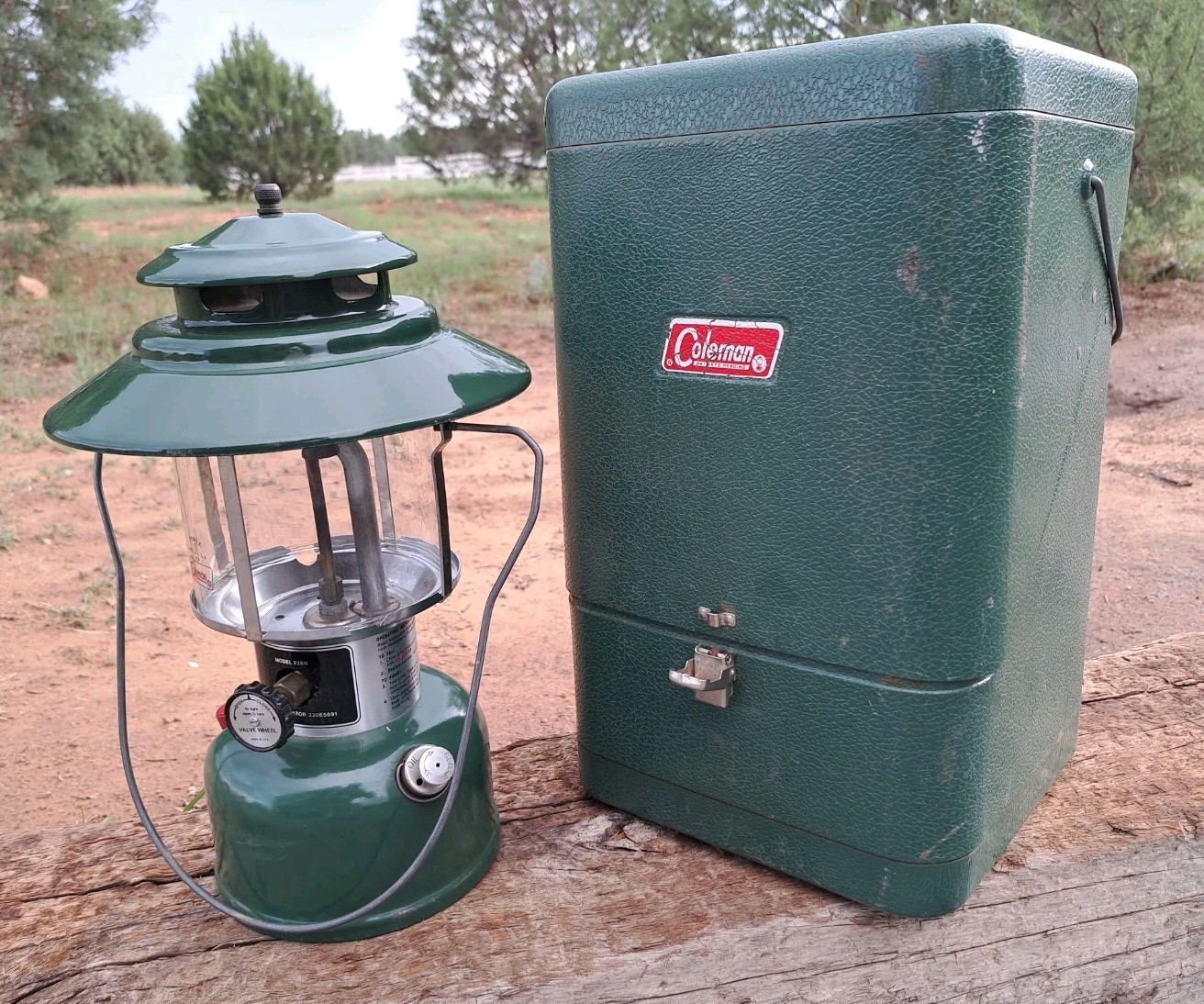 Vintage Coleman Lantern With Metal Case 1973 Awesome Condition See Photos Vintage Coleman Lantern With Metal Case 1973 Awesome Condition See Photos