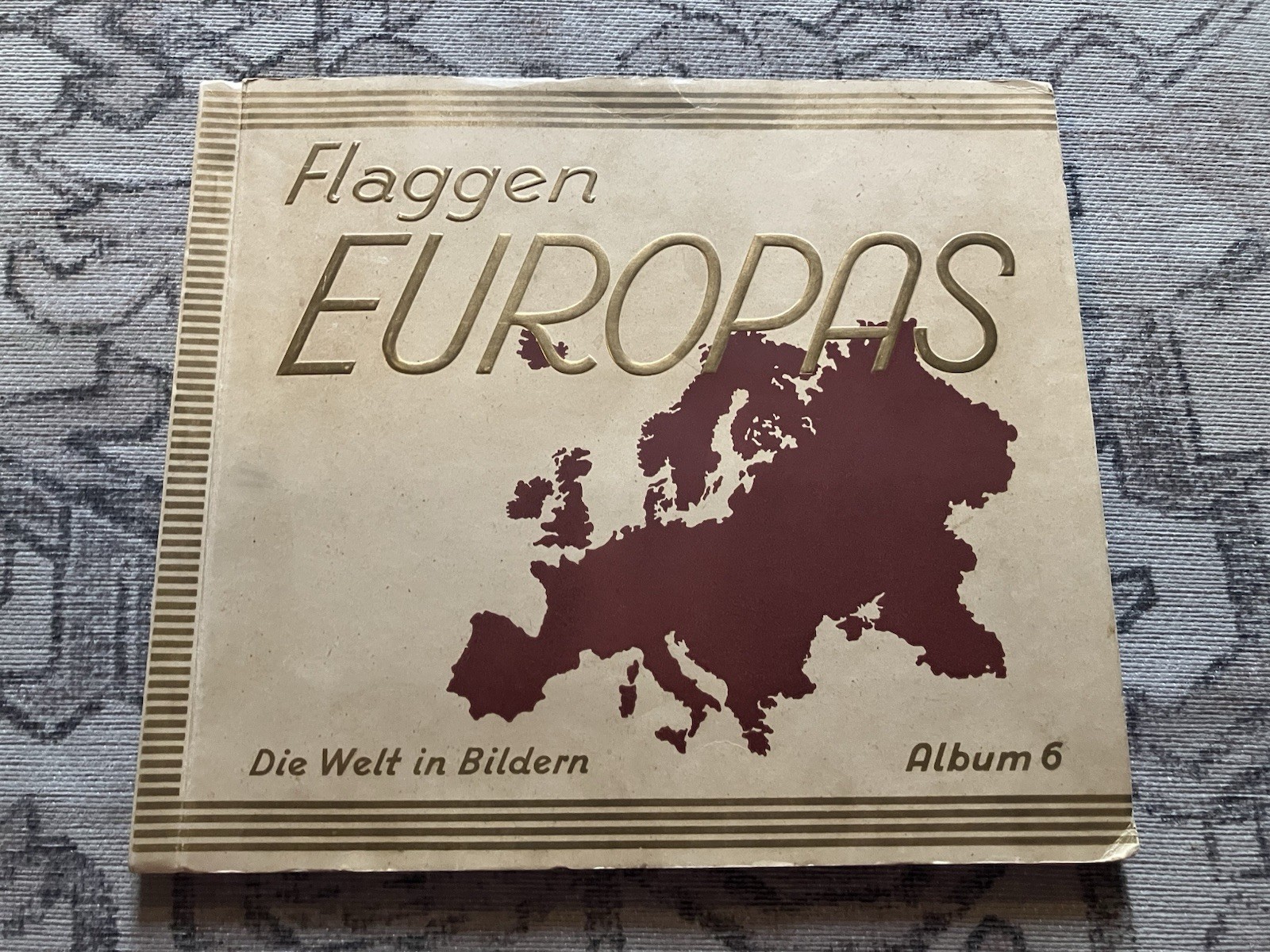 VINTAGE EUROPEAN FLAGS GERMAN CIGARETTE CARD ALBUM ca. 1930 - COMPLETE, FULL VINTAGE EUROPEAN FLAGS GERMAN CIGARETTE CARD ALBUM ca. 1930 - COMPLETE, FULL