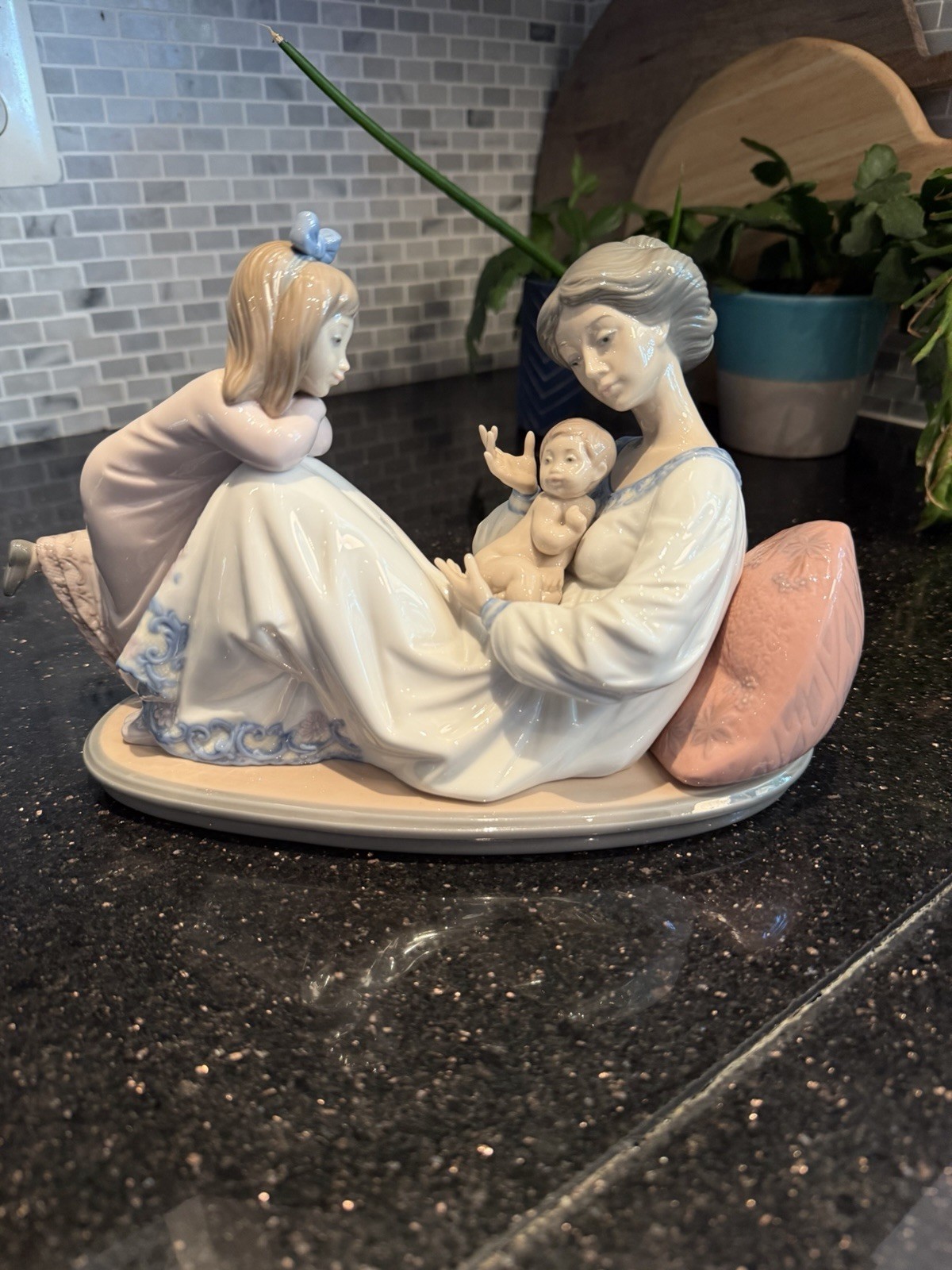 Lladro Figurine Addition Mother Baby Daughter Figurine 1606 1990 MINT Lladro Figurine Addition Mother Baby Daughter Figurine 1606 1990 MINT