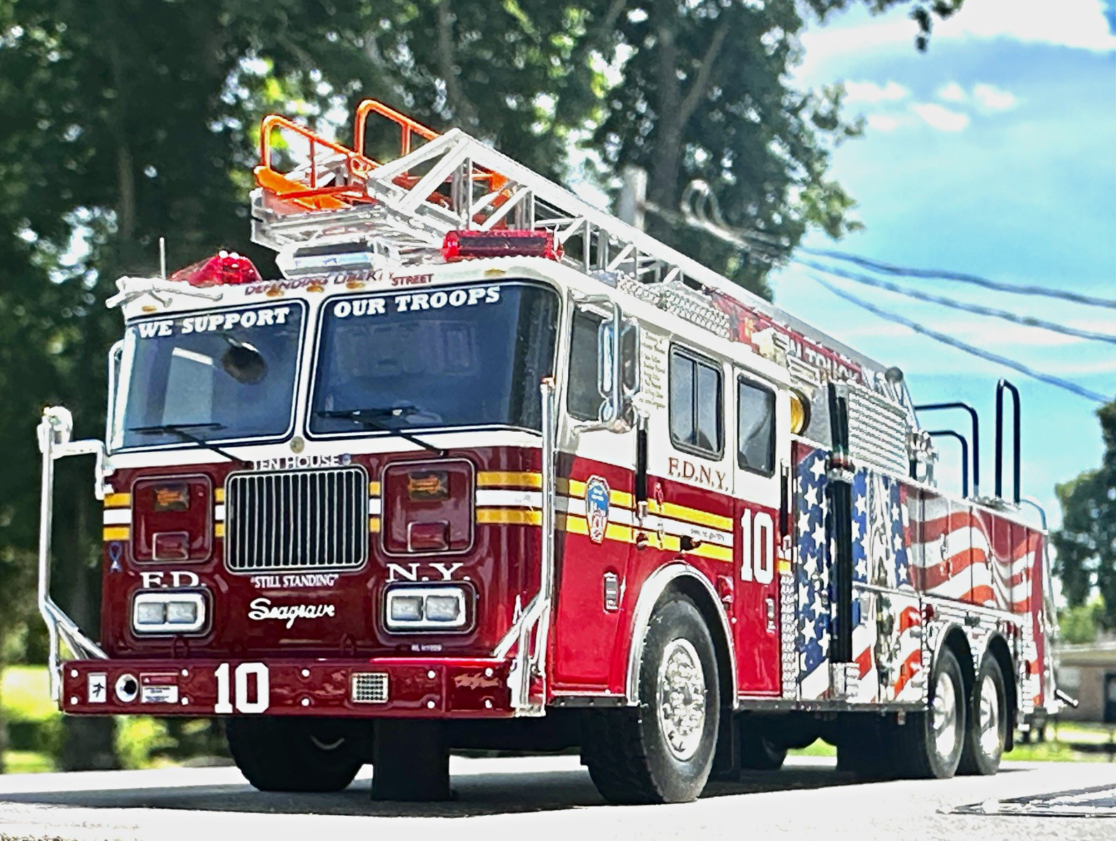 Fire Replicas FDNY Ladder Co. 10 Ten Truck 2001 Seagrave Fire Replicas FDNY Ladder Co. 10 Ten Truck 2001 Seagrave