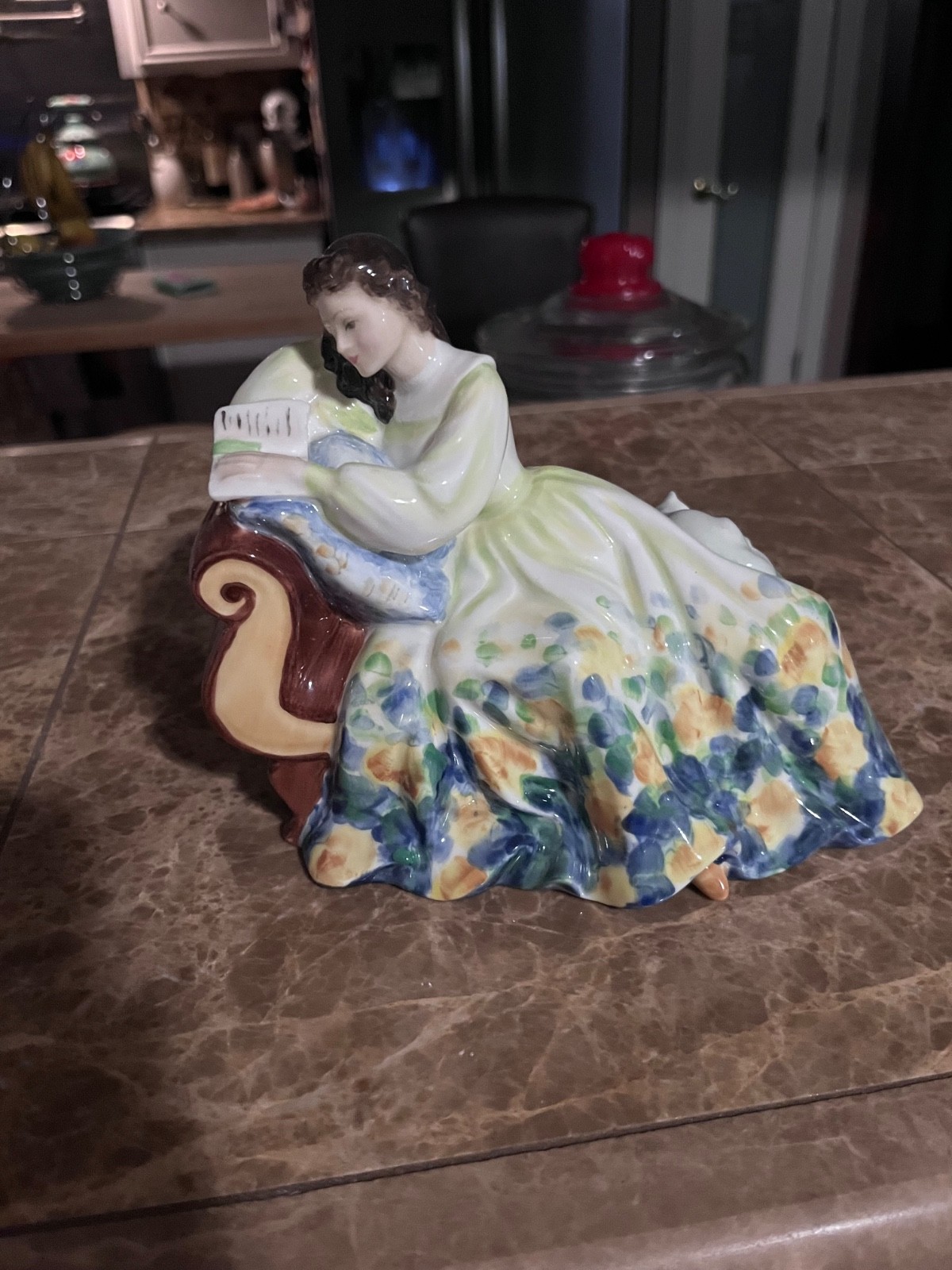 Vintage Royal Doulton "Solitude" Figurine HN 2810 - Mint Condition Vintage Royal Doulton "Solitude" Figurine HN 2810 - Mint Condition