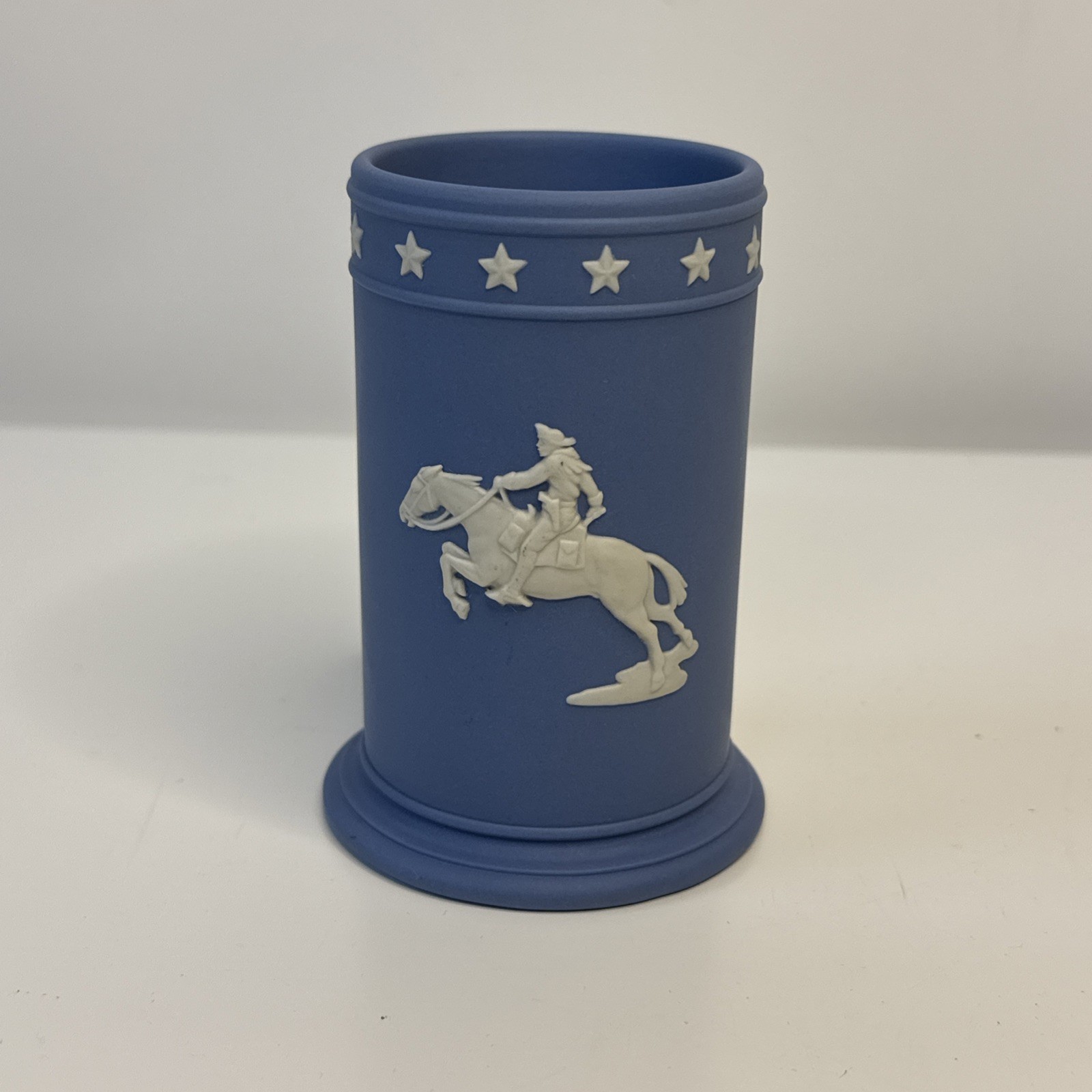 RARE VTG Wedgwood Pale Blue Jasperware Patriot Spill Vase Horseman Stars 4" RARE VTG Wedgwood Pale Blue Jasperware Patriot Spill Vase Horseman Stars 4"
