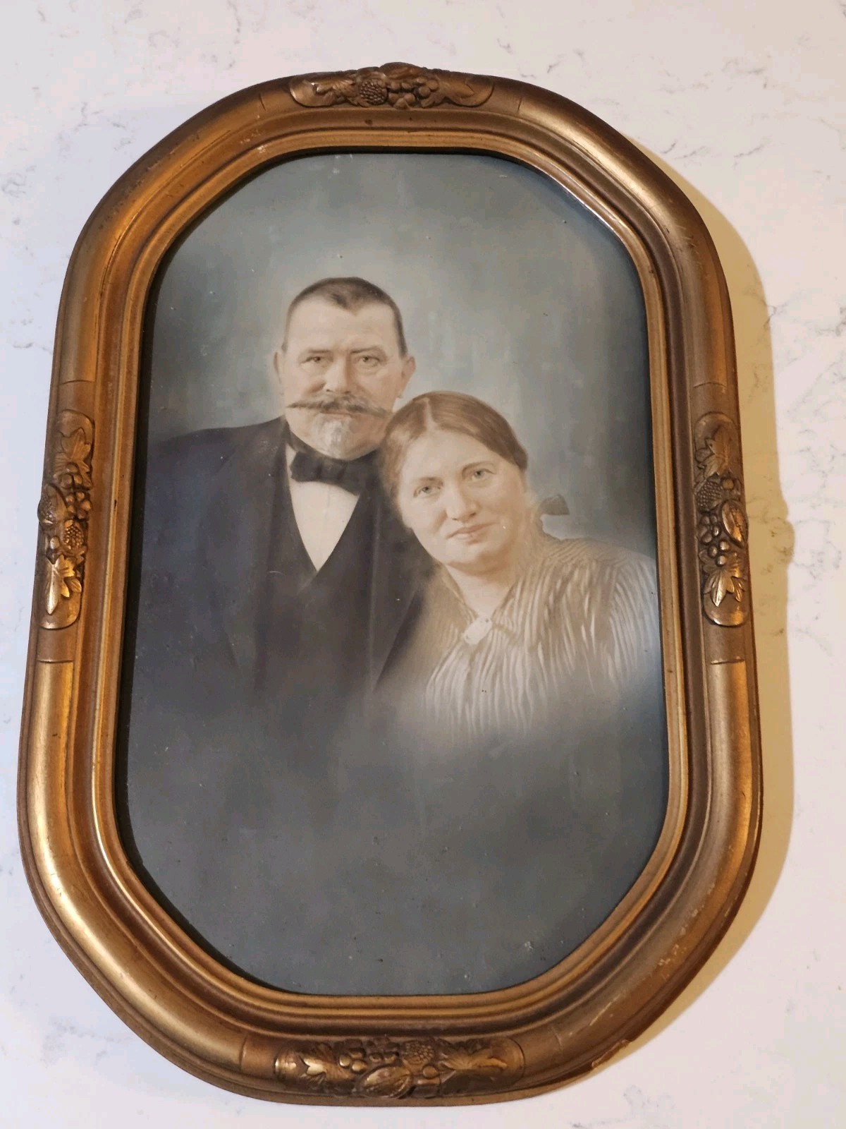 Antique Oval Victorian Gilt Picture Frame ~ Flat Glass ~ The Hatfields 18x12 Antique Oval Victorian Gilt Picture Frame ~ Flat Glass ~ The Hatfields 18x12