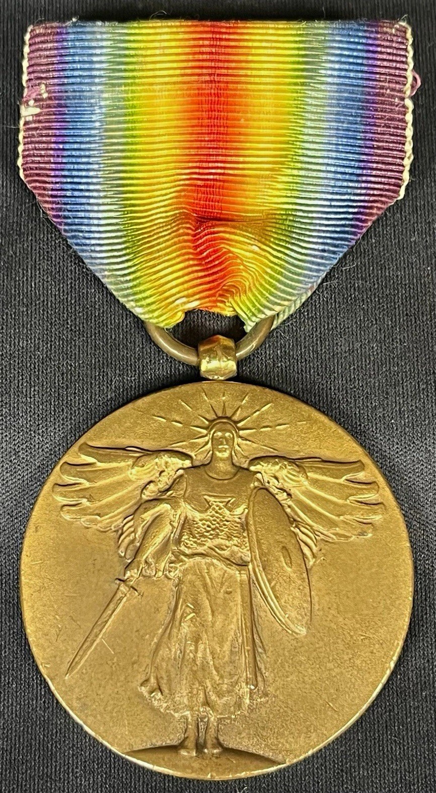 Original WWI U.S. Victory Medal Militaria with Rainbow Ribbon Original WWI U.S. Victory Medal Militaria with Rainbow Ribbon