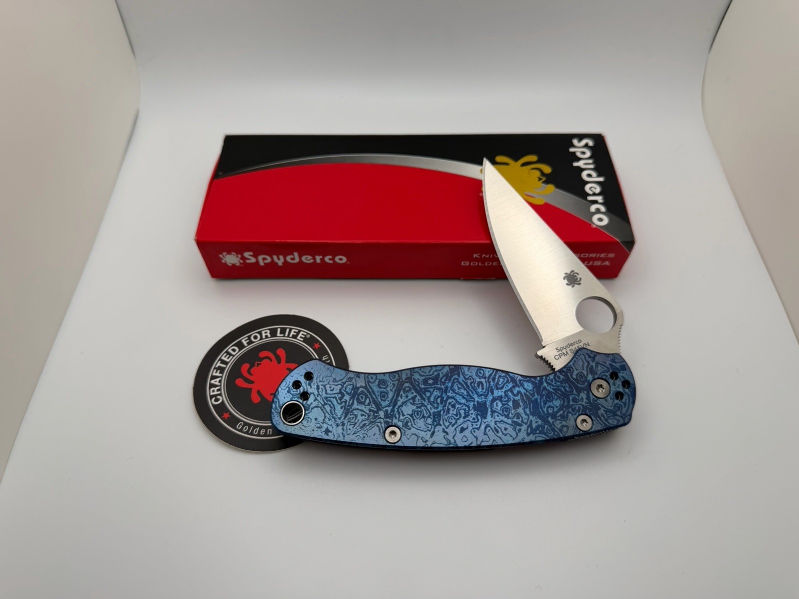Spyderco Paramilitary 2 Folding Knife, Rare Titanium Custom Engraved Scales Spyderco Paramilitary 2 Folding Knife, Rare Titanium Custom Engraved Scales