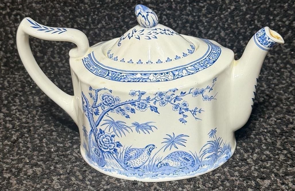 Vintage Furnivals Quail Pattern Blue and White Porcelain Teapot with Lid Vintage Furnivals Quail Pattern Blue and White Porcelain Teapot with Lid