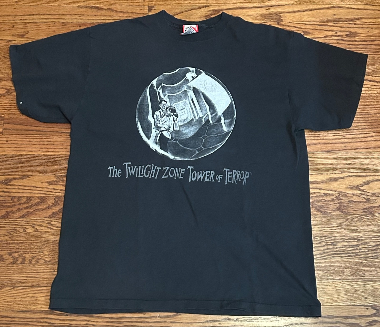 Vintage DISNEY DESIGNS "The Twilight Zone Tower of Terror" T-Shirt L-XL