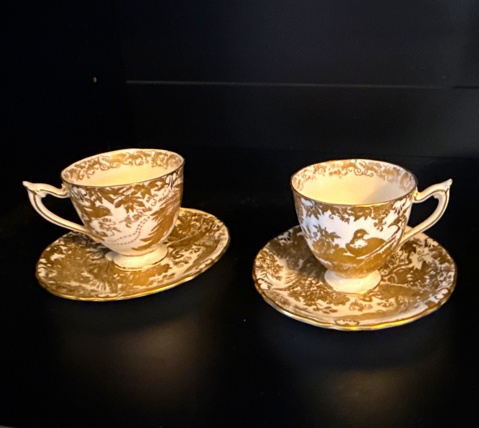 Royal Crown Derby Bone China White & Gold Tea Cups “Gold Aves” Vintage 60s set Royal Crown Derby Bone China White & Gold Tea Cups “Gold Aves” Vintage 60s set