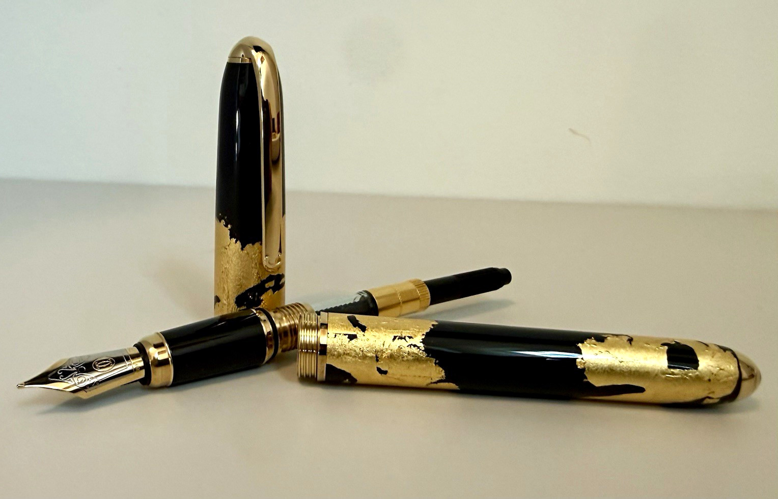 Louis Cartier Dandy Gold Foil & Black Lacquer LE 0758/1847 Fountain Pen, 18K Nib