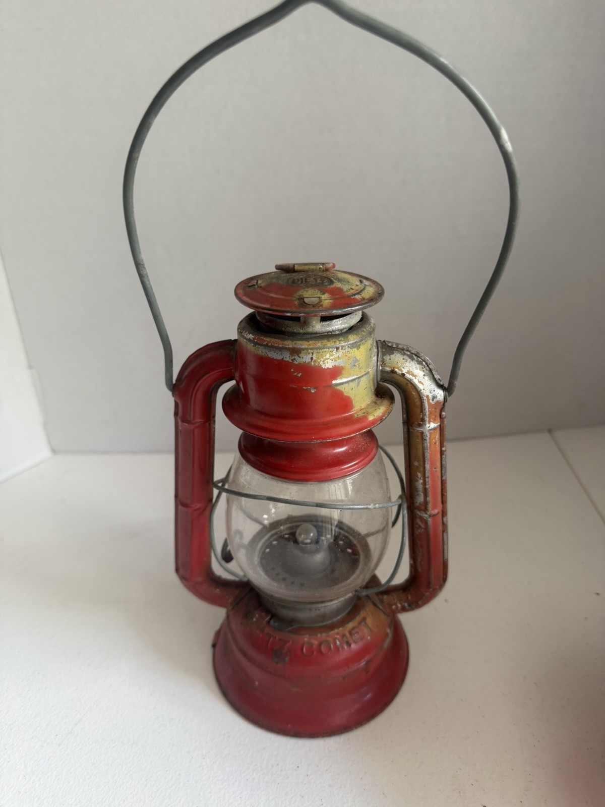 Vintage Dietz Comet Battery Powered Red Lantern Syracuse, NY USA Glass Globe