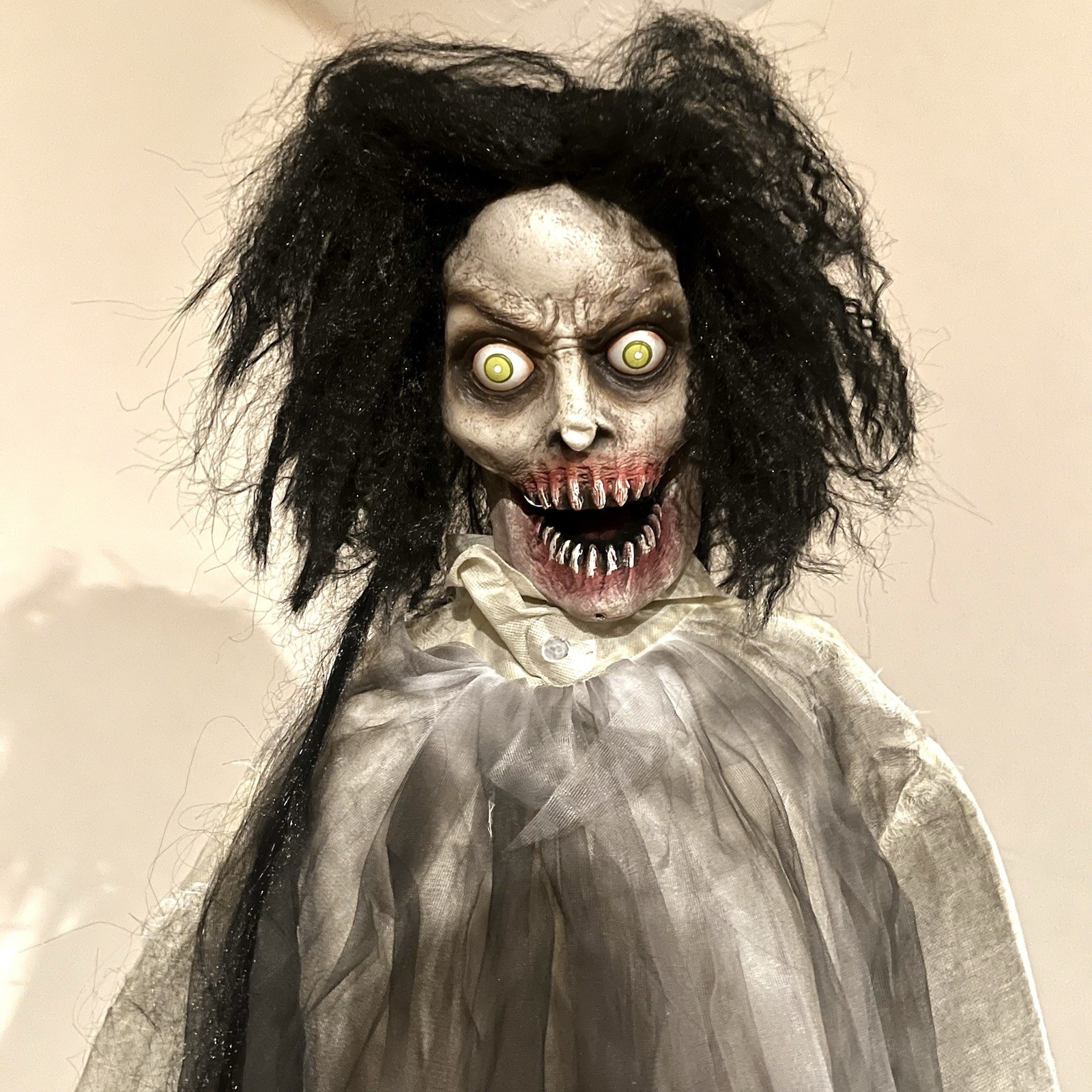 Spirit Halloween Twitching Banshee Animatronic Prop - Retired 2015 RARE - READ Spirit Halloween Twitching Banshee Animatronic Prop - Retired 2015 RARE - READ