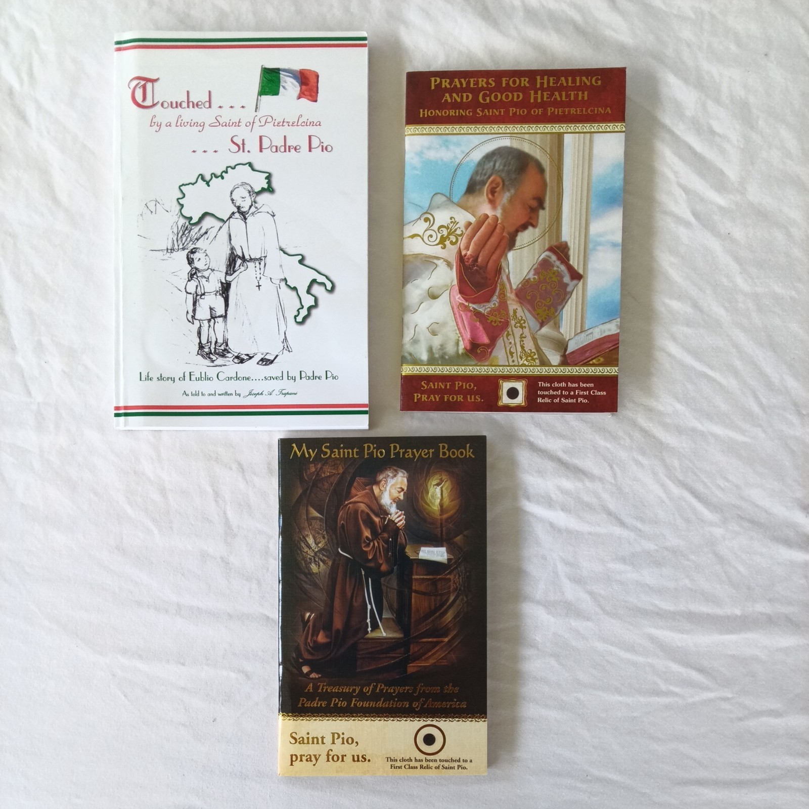 St Padre Pio RELIC FEATHER Card RARE Catholic Prayer Books SIGN Joseph Trapani St Padre Pio RELIC FEATHER Card RARE Catholic Prayer Books SIGN Joseph Trapani