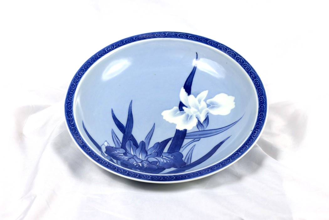 Hirado Plate / Mikawachi ware / Porcelain with Iris flower Japan Meiji / Antique Hirado Plate / Mikawachi ware / Porcelain with Iris flower Japan Meiji / Antique