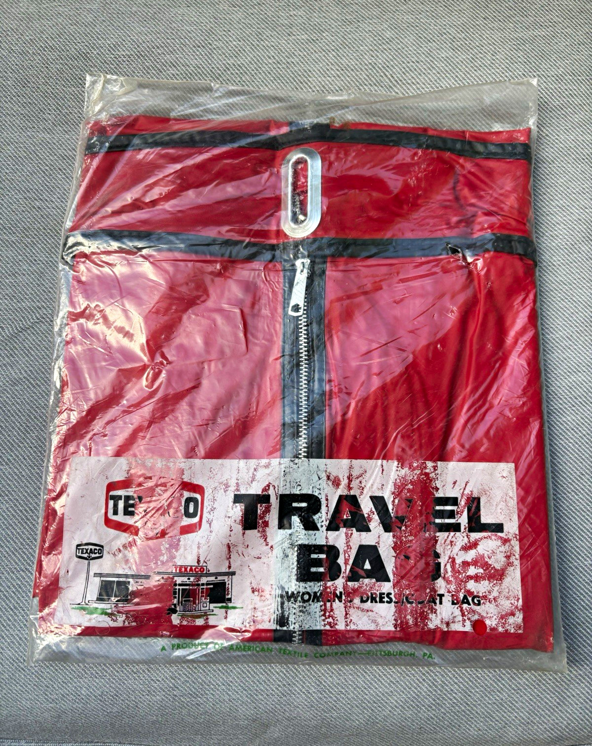Vintage Texaco Gas Station Promo Travel Garment Bag NOS Sealed Red Vinyl OBO Vintage Texaco Gas Station Promo Travel Garment Bag NOS Sealed Red Vinyl OBO
