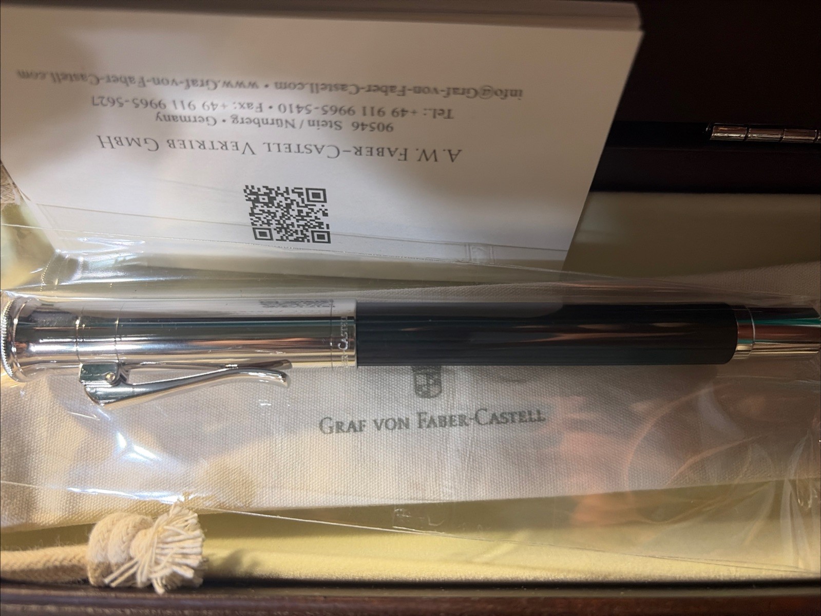 Graf von Faber-Platinum Ebony Fountain Pen EF Nib. BRAND NEW SHIPS ASAP