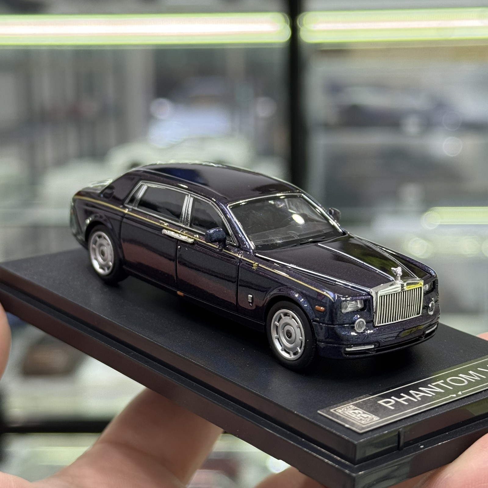 1:64 Phantom VII Diecast Alloy Model Car Display Collectible Gift Premium 1:64 Phantom VII Diecast Alloy Model Car Display Collectible Gift Premium