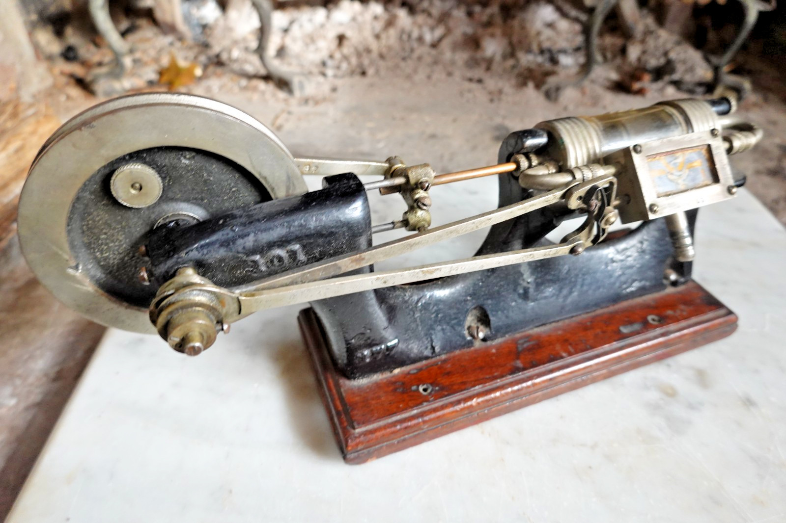 Vintage COLUMBIA SCHOOL SUPPLY CO. "STUDY MODEL STEAM ENGINE" HIT-MISS-ENGINE