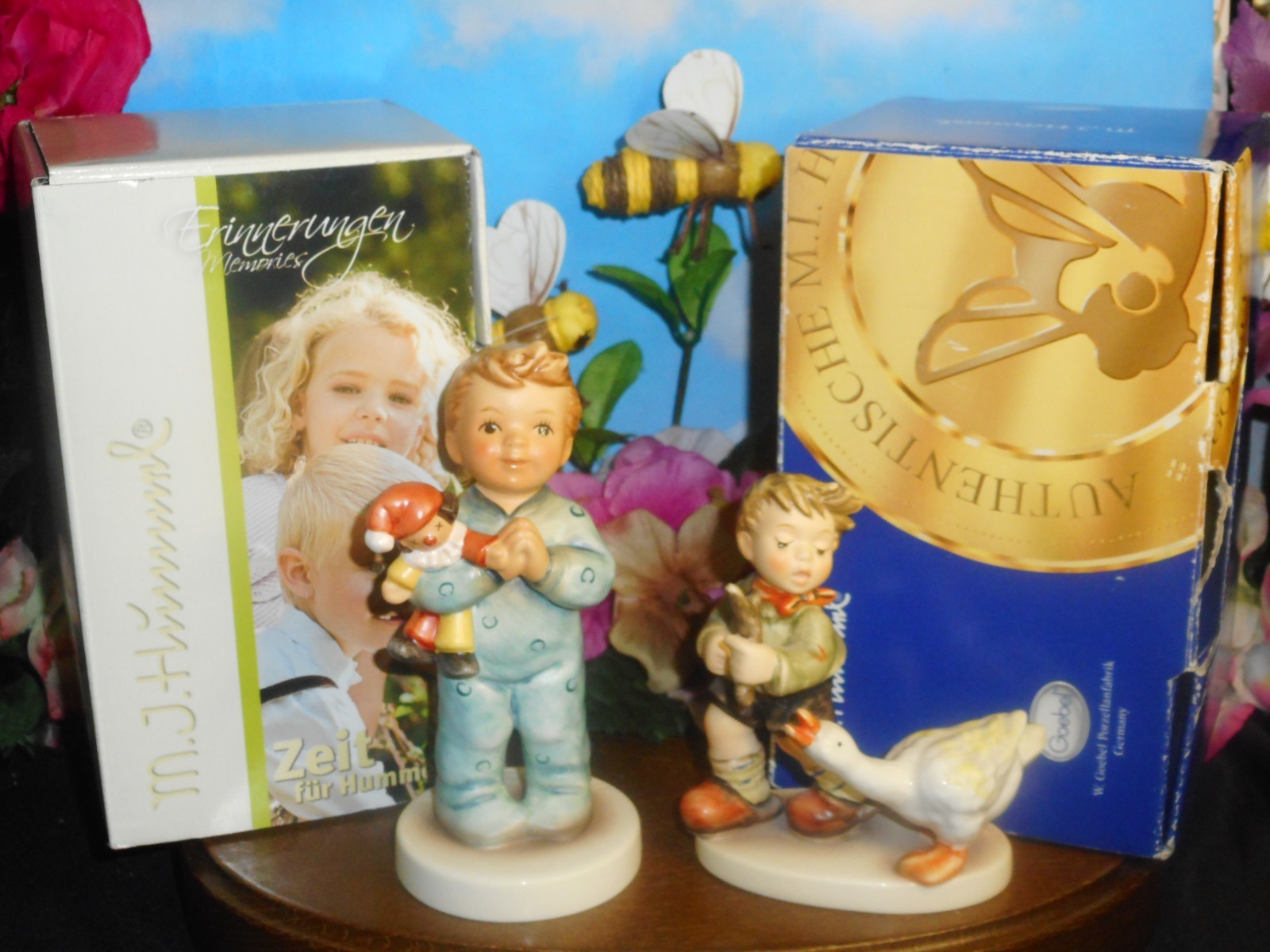 2 HUMMEL FIGURES 2228 CAN'T CATCH ME w/GOOSE & 2318/B A PRAYER FOR EVERYONE MIB 2 HUMMEL FIGURES 2228 CAN'T CATCH ME w/GOOSE & 2318/B A PRAYER FOR EVERYONE MIB