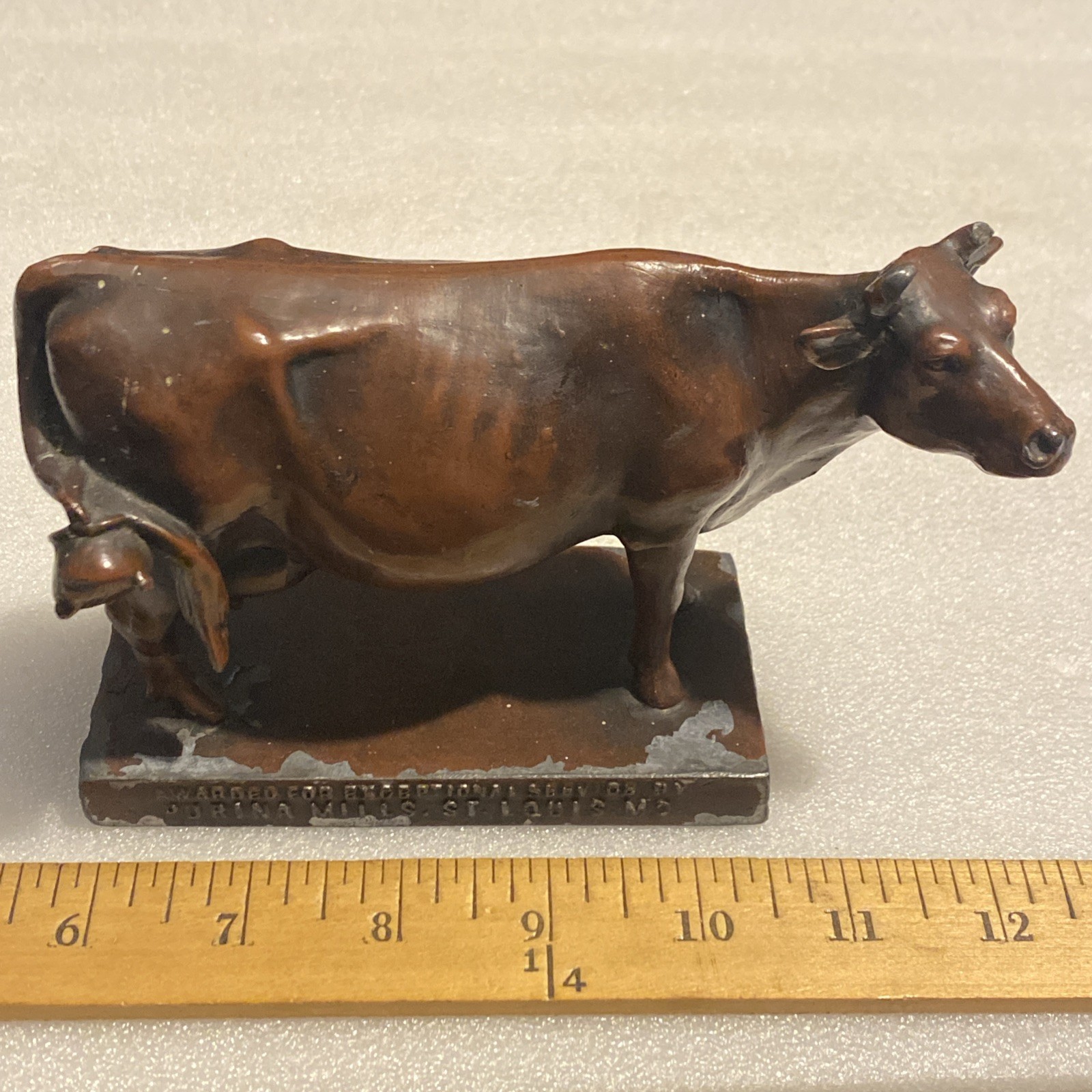 ANTIQUE RALSTON PURINA MILLS CHOWS COW ADVERTISING SERVICE AWARD PAPERWEIGHT