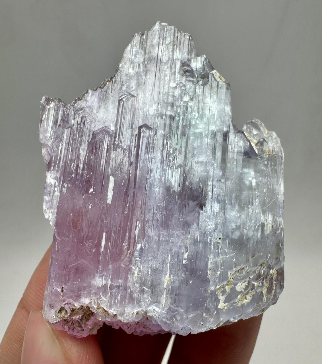 241 CT Fluorescent Top Lastruos Echites Kunzite Crystal From Afghanistan
