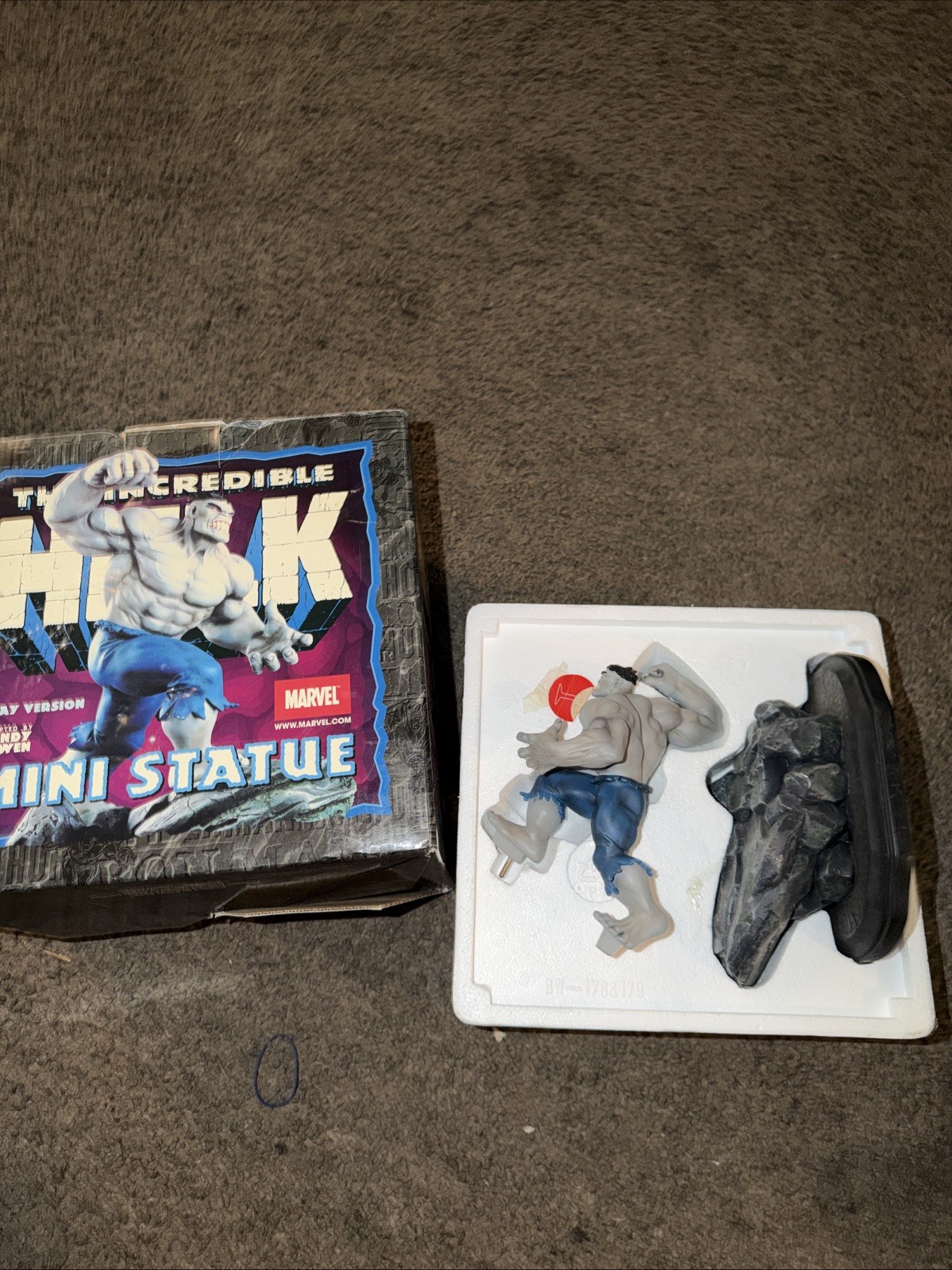 Marvel Incredible HULK Mini Statue Grey Version Randy Bowen #0616/4000 Marvel Incredible HULK Mini Statue Grey Version Randy Bowen #0616/4000