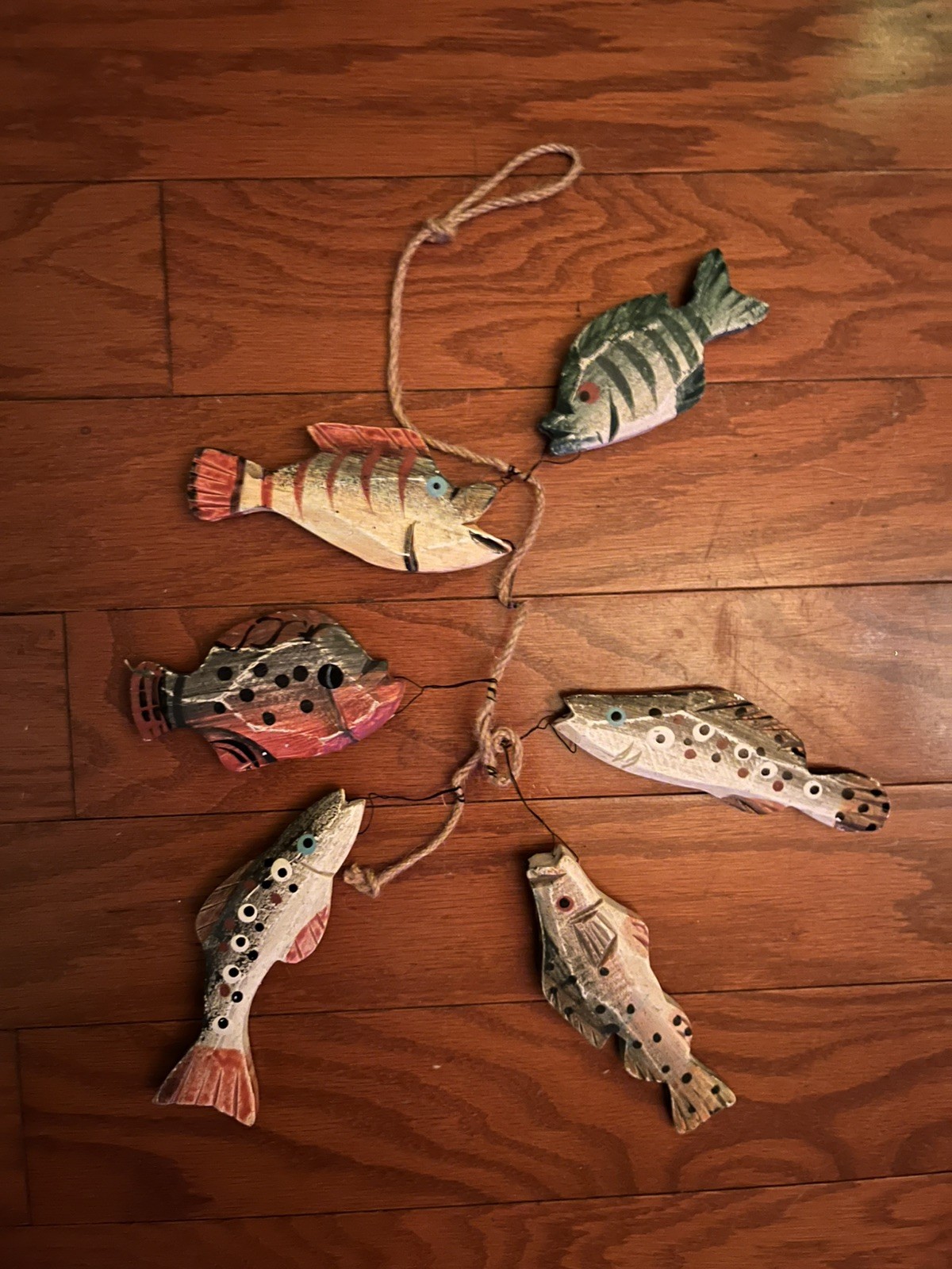 Vintage rustic string of hand carved wooden fish set of 6 tied on twine AA2532 Vintage rustic string of hand carved wooden fish set of 6 tied on twine AA2532
