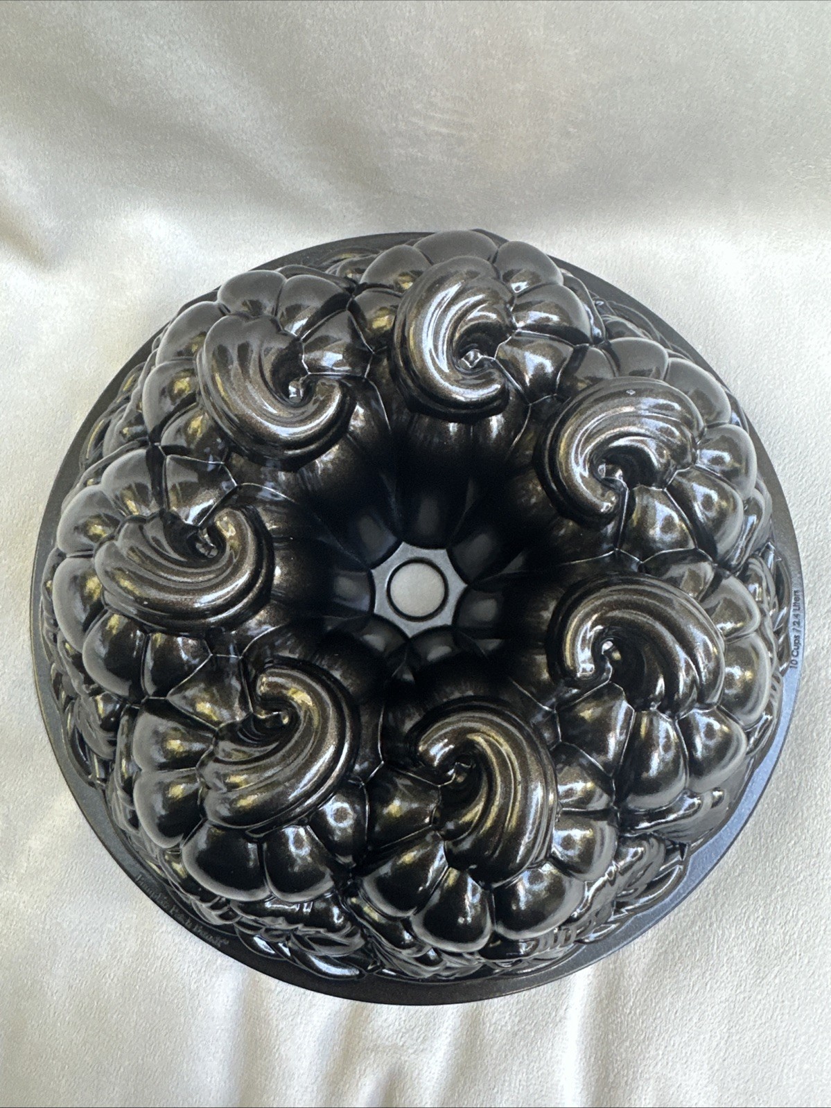 Nordic Ware Pumpkin Patch Bundt Cake Pan, Bronze, 10Cups/2.4Liters
