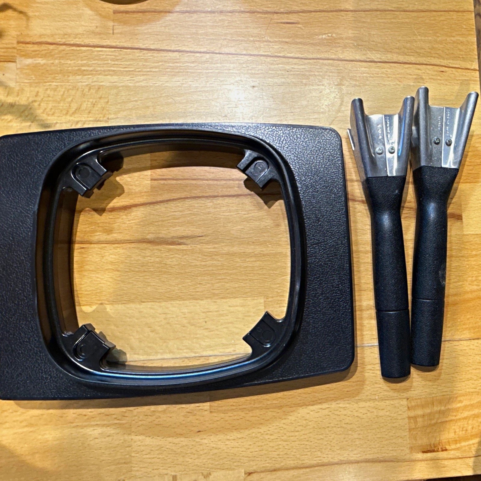 Vintage Corning Ware Lot: (2) A-10-H Detachable Handles & Black Plastic Cradle Vintage Corning Ware Lot: (2) A-10-H Detachable Handles & Black Plastic Cradle