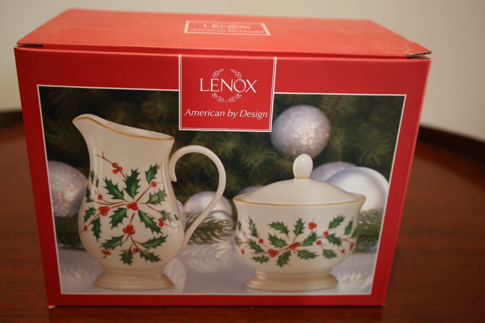 Lenox Holiday Holly Leaves & Berry Sugar And Creamer Set NEW in BOX Lenox Holiday Holly Leaves & Berry Sugar And Creamer Set NEW in BOX