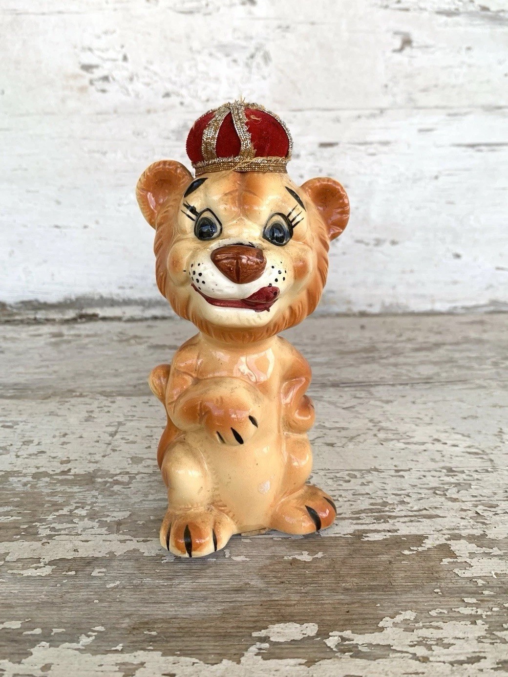 Vintage Davar 1950’s Porcelain Lion With Crown Sewing Caddy Pin Cushion Vintage Davar 1950’s Porcelain Lion With Crown Sewing Caddy Pin Cushion